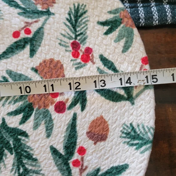 St. Nicholas Holiday Placemats with Pine and Berry Design Set Of 5 - Picture 6 of 8